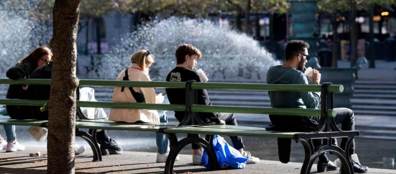 «Είναι επικίνδυνο να νομίζουμε ότι οι μάσκες προστατεύουν από τον Covid-19» - Τι αναφέρει ο επιδημιολόγος της Σουηδίας